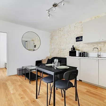 Charming In Le Marais Apartament Paryż